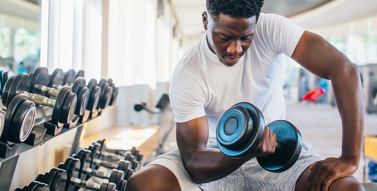 Cardio vs pesas para perder grasa ¿Cuál es mejor? Cardio vs pesas para perder grasa